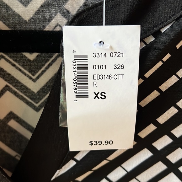 NWT 3/4 Sleeve Jersey Top Black/White Abstract Print - Picture 4 of 6